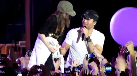 A Grande Conexão: Enrique Iglesias Surpreende Fãs com Show Acústico Íntimo em Lisboa!