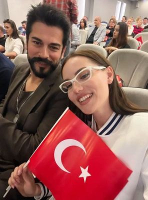 A Festa da Fortuna: Uma Noite Mágica com Fahriye Evcen na Turquia!