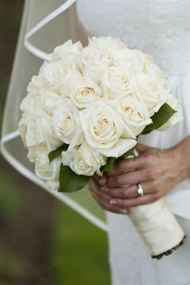 What flowers do you need for a wedding, and why do they sometimes smell like freshly baked bread?